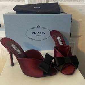 New Prada Bow Sandal
DESIGNER S:100MM BOW MULE: Burgundy/ Black:37